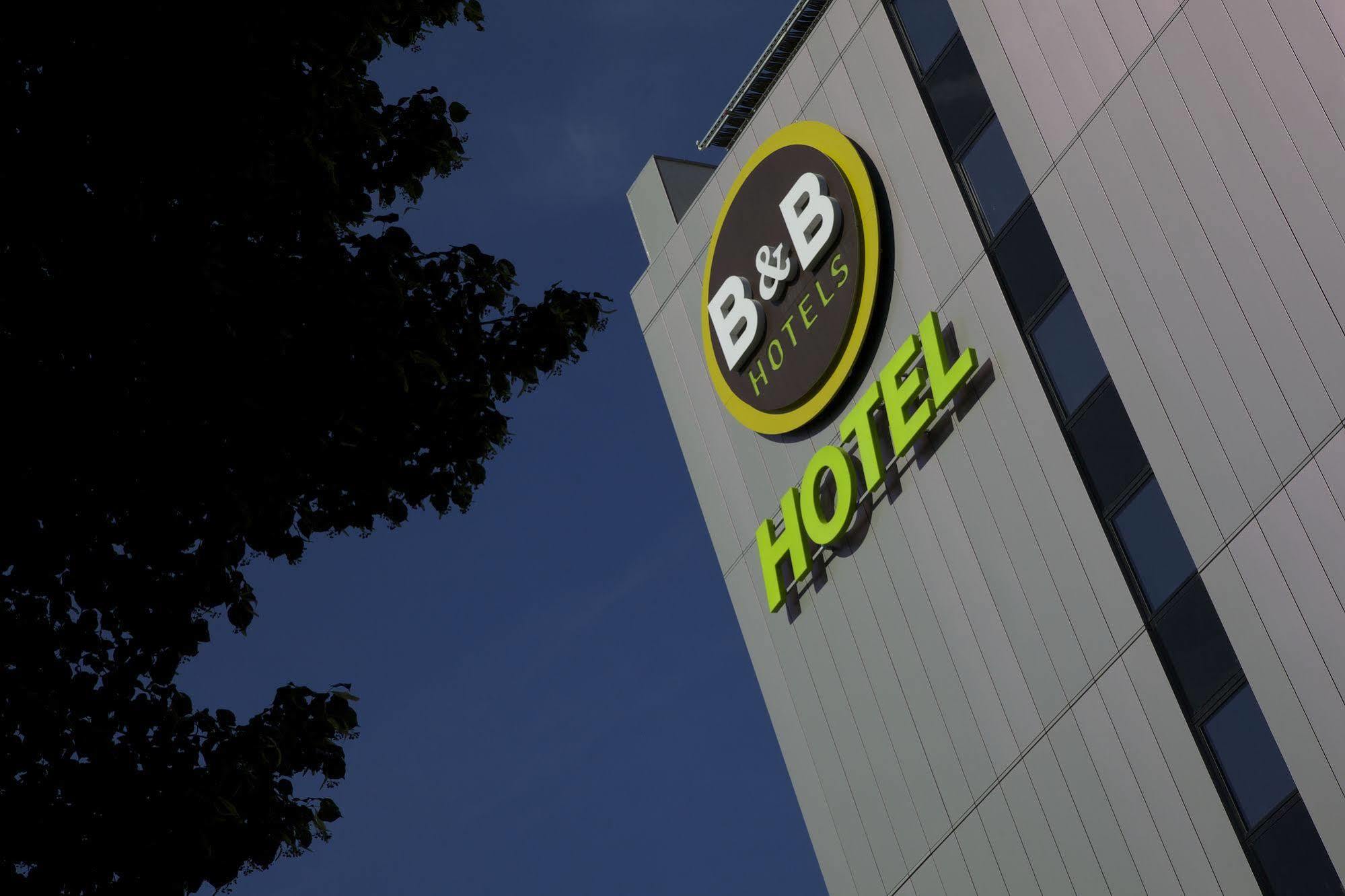 B&B Hotel Paris Porte Des Lilas Exterior photo
